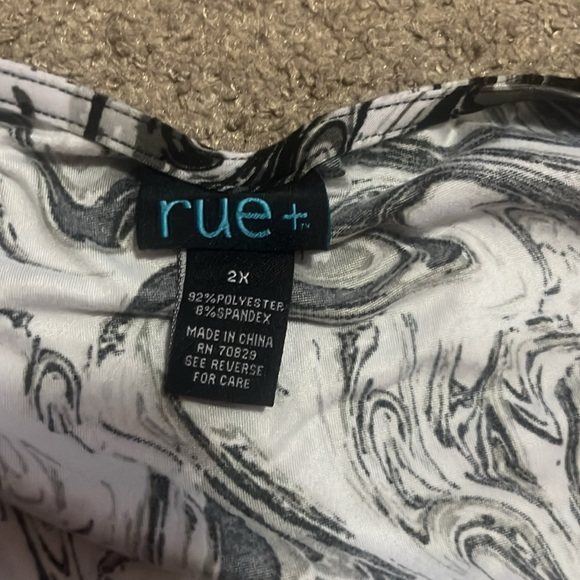 Rue + size 2x - Picture 3 of 3